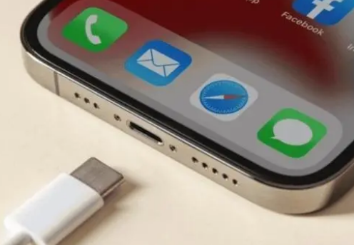 依安苹果15维修分享iPhone15改USB-C接口后能和安卓用户互借充电器吗 